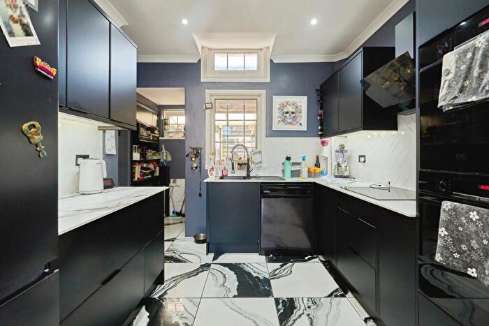 4 Bedroom Semi-Detached House For Sale In Standen Avenue, Newport, Isle Of Wight, PO30