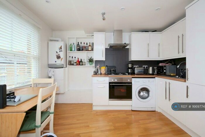 2 Bedroom Flat To Rent In Woodstock Road, London, N4