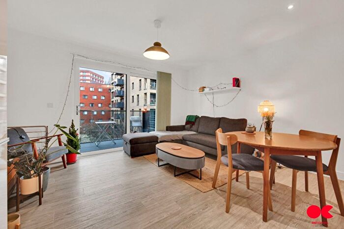 2 Bedroom Flat For Sale In Hoffmans Road, Walthamstow, E17