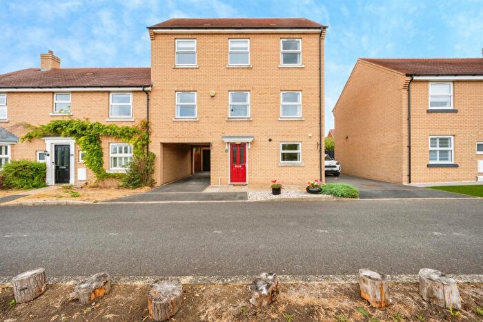 4 Bedroom Semi-Detached House For Sale In Oxpen, Aylesbury, HP18