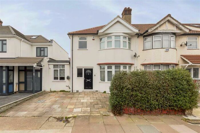 3 Bedroom Semi-Detached House To Rent In Burnley Road, Dollis Hill, NW10
