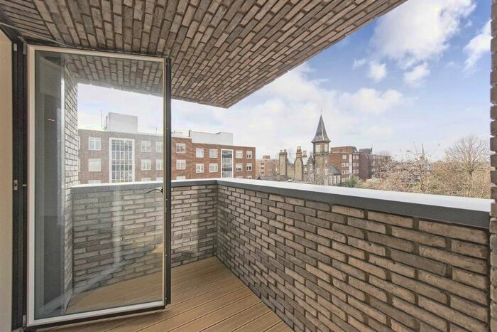 2 Bedroom Flat To Rent In London Square, Upper Richmond Road, Putney, SW15