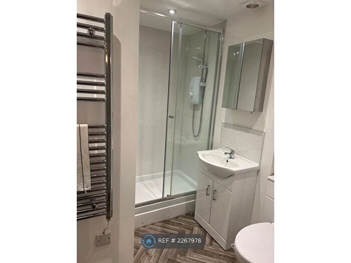 1 Bedroom Flat To Rent In Wood Road, Manchester, M16