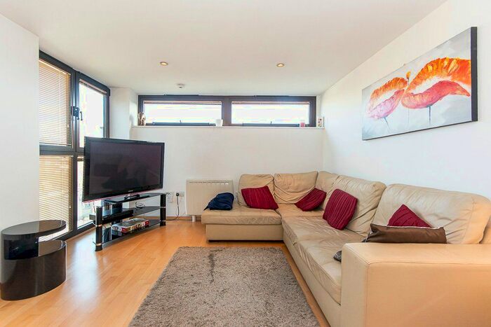 2 Bedroom Flat To Rent In Petergate, London, SW11