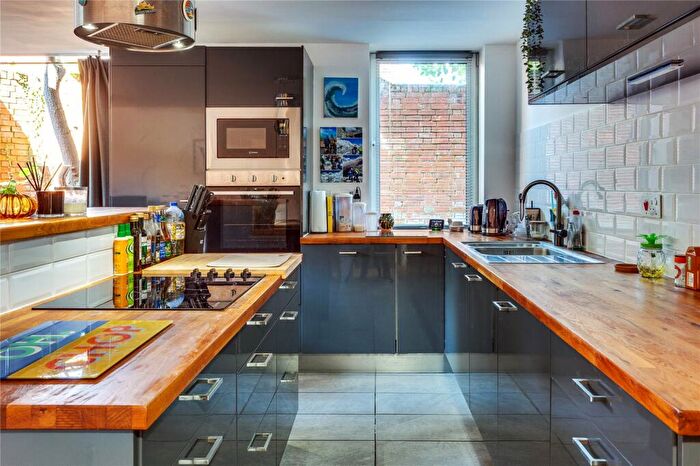 2 Bedroom Flat For Sale In Caxton Court, St Marks Road, Henley-On-thames, Oxfordshire, RG9