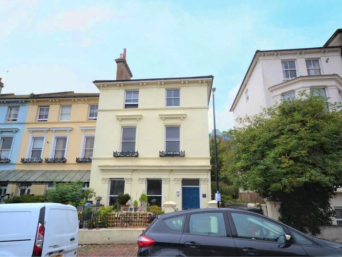 1 Bedroom Flat To Rent In Upperton Gardens, Eastbourne, BN21
