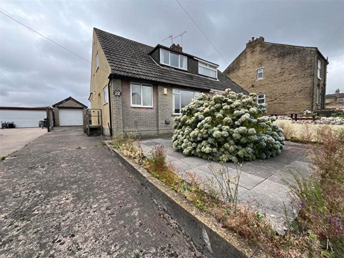 3 Bedroom Semi-Detached Bungalow For Sale In Elizabeth Street, Wyke, Bradford, BD12