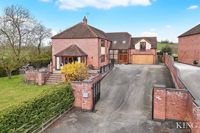 5 Bedroom Detached House For Sale In Worcester Road, Knowle Fields, Alcester, B49