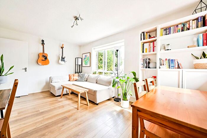 1 Bedroom Flat For Sale In Scott Lidgett Crescent, Rotherhithe, SE16