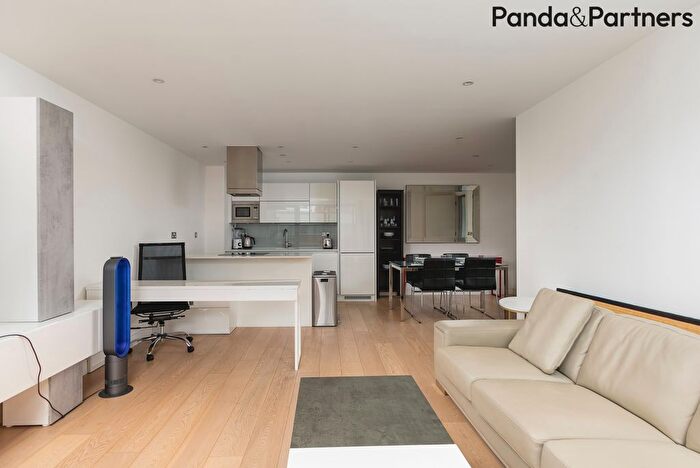 3 Bedroom Flat For Sale In Kensington Apartments, Commercial Street, Aldgate, London, E1