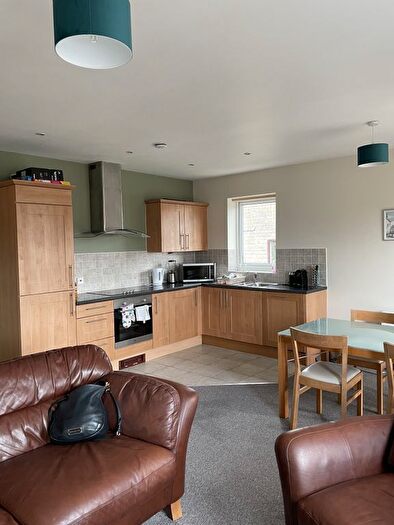 2 Bedroom Flat To Rent In Kerry Garth, Horsforth, Leeds, LS18