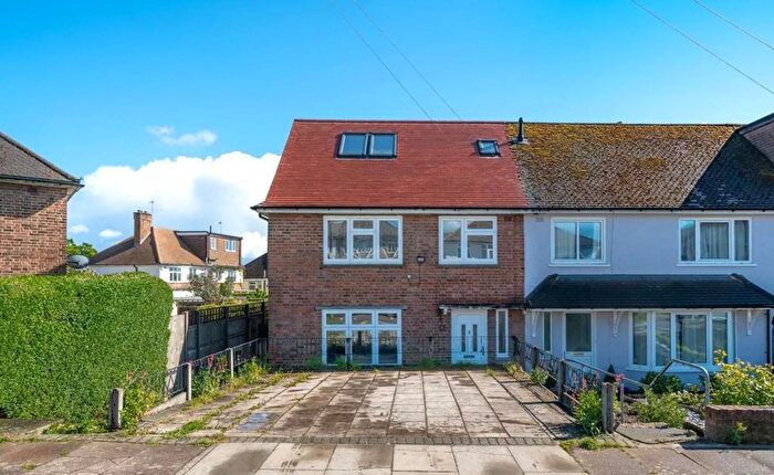 4 Bedroom Terraced House To Rent In Rushden Gardens, London, NW7