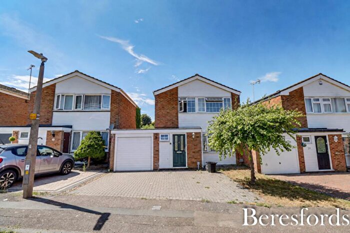 3 Bedroom Link Detached House For Sale In Hamilton Crescent, Warley, CM14