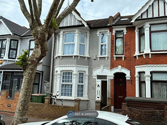 4 Bedroom End Of Terrace House To Rent In Lichfield Road, London, E6
