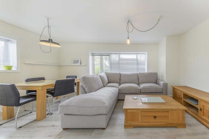 3 Bedroom Flat To Rent In Gap Road, London, SW19