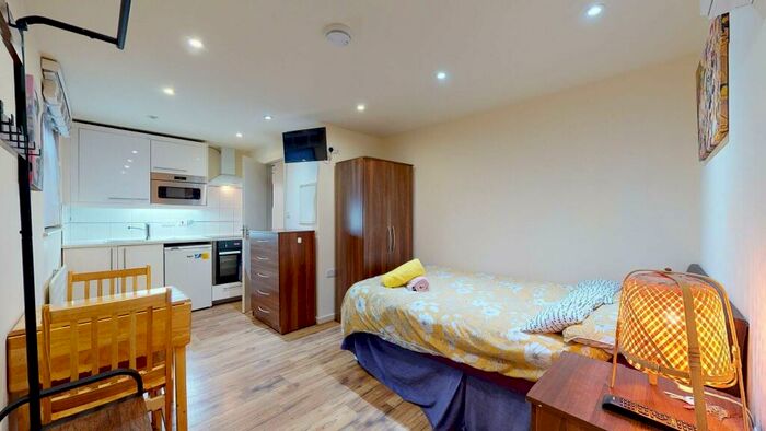 Studio To Rent In Chatsworth Road, NW2