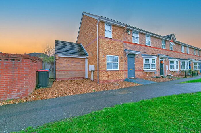 4 Bedroom End Of Terrace House For Sale In Ashford Crescent, Grange Farm, MK8