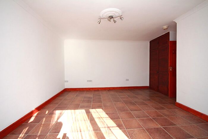 1 Bedroom Flat To Rent In Lynmouth Road, Perivale, UB6