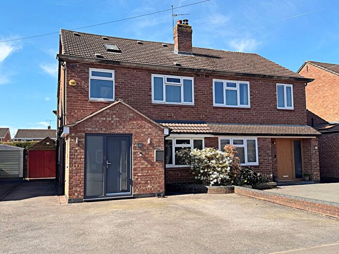 4 Bedroom Semi Detached House For Sale In Queens Close, Kenilworth, CV8