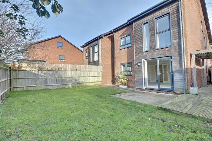 5 Bedroom Detached House To Rent In Salisbury Place, Gosport, PO12