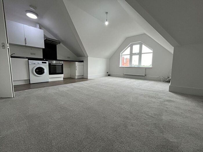 1 Bedroom Flat To Rent In Poole Road, Bournemouth, BH4