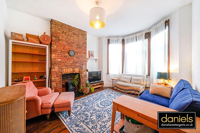 2 Bedroom Flat To Rent In Bathurst Gardens, Kensal Rise, London, NW10