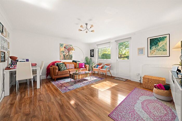 2 Bedroom Apartment For Sale In Cunworth Court, Bracknell, Berkshire, RG12