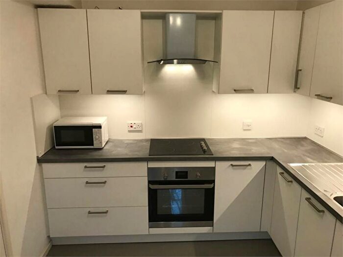 1 Bedroom Apartment To Rent In Vicarage Crescent, Battersea Square, SW11