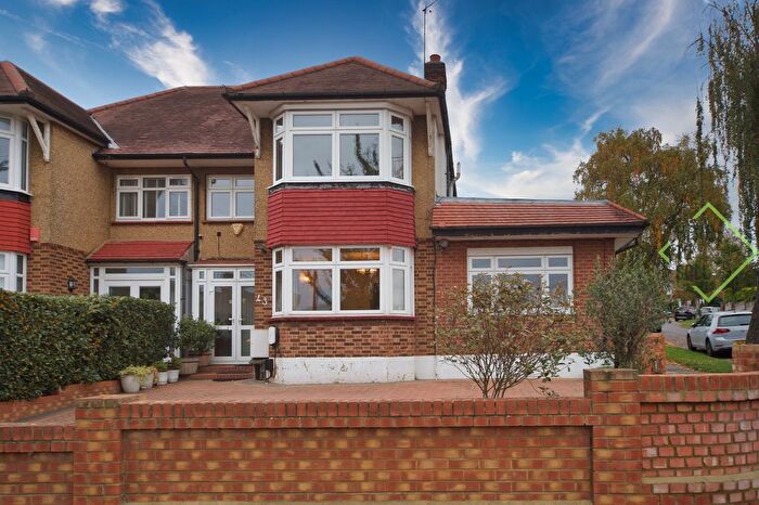 4 Bedroom Semi Detached House For Sale In Morton Way, Southgate, N14