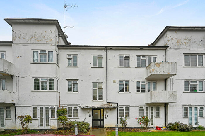2 Bedroom Flat For Sale In London, N12