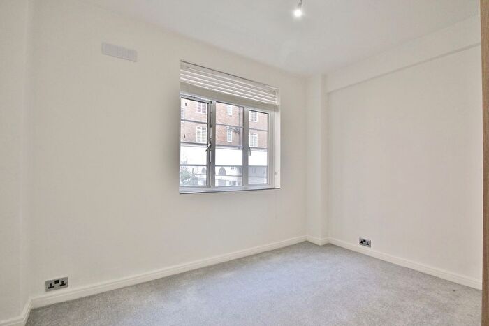1 Bedroom Flat To Rent In Latymer Court, Hammersmith Road, Hammersmith, W6