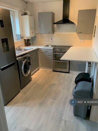 3 Bedroom Terraced House To Rent In Osmondthorpe Lane, Leeds, LS9