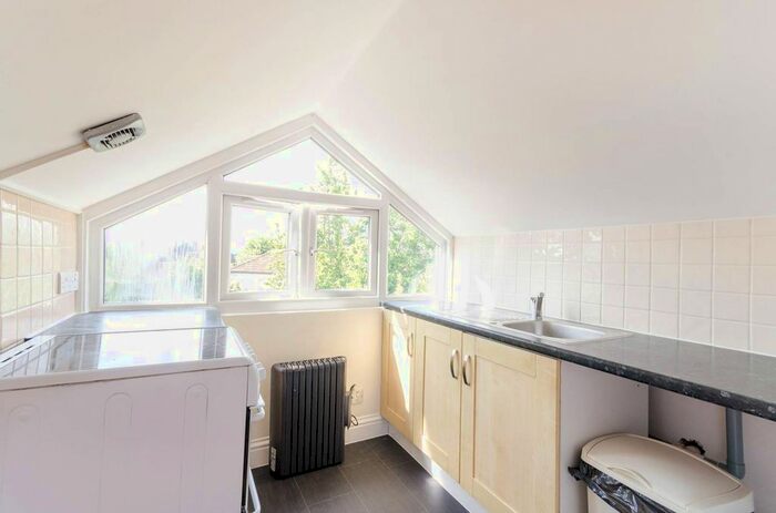 Studio To Rent In Malden Hill, New Malden, KT3