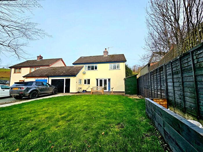 3 Bedroom Detached House To Rent In Hall Lane, New Radnor, LD8