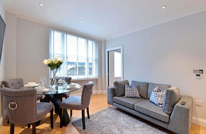 1 Bedroom Flat To Rent In Hill Street, London, W1J
