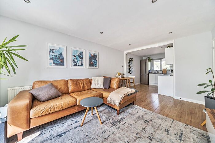 1 Bedroom Flat For Sale In St. Pauls Close, London, W5