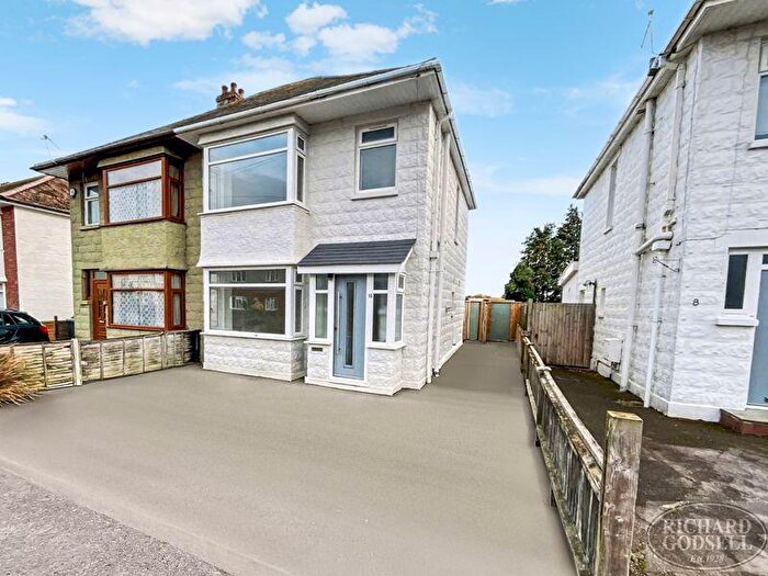 3 Bedroom Semi Detached House For Sale In Christchurch, BH23