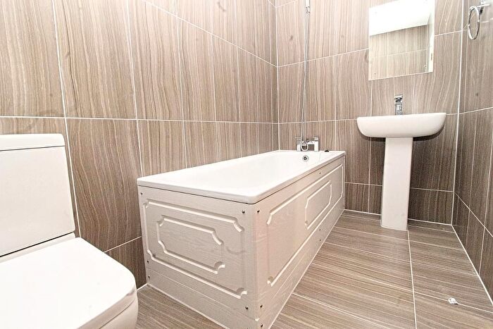 1 Bedroom Flat To Rent In A, High Road, N12