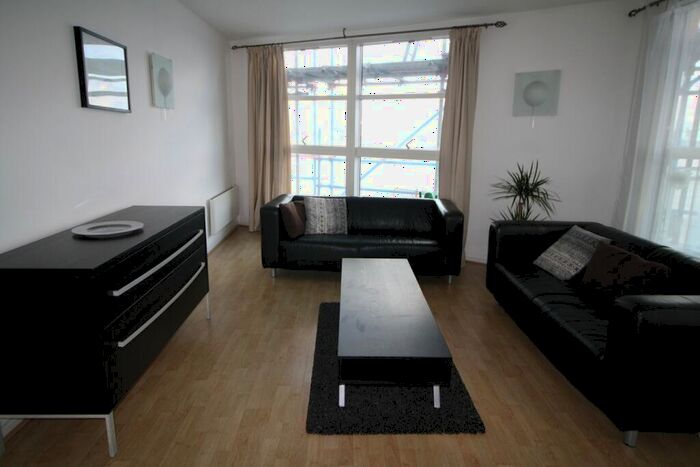 2 Bedroom Apartment To Rent In Blackwall Way, London, E14