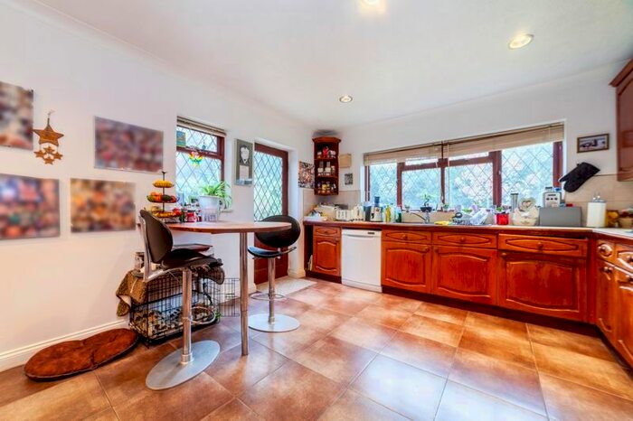 4 Bedroom Detached House To Rent In Chadworth Way, Claygate, Esher, KT10