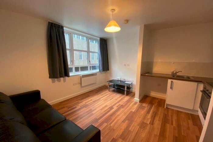 2 Bedroom Flat To Rent In Clyde Court, Leicester, LE1