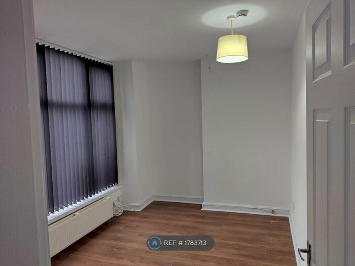 2 Bedroom Flat To Rent In Victoria Road, Eccleshill, BD2