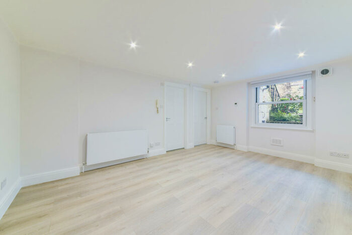 Apartment To Rent In The Gardens, East Dulwich London, SE22