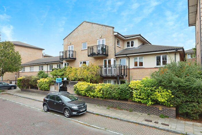 2 Bedroom Flat For Sale In Celandine Drive, London, E8