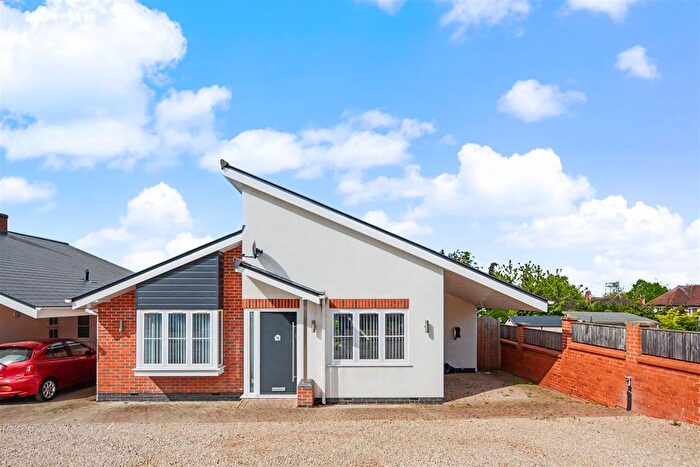 3 Bedroom Detached Bungalow For Sale In Derby Road, Ilkeston, DE7