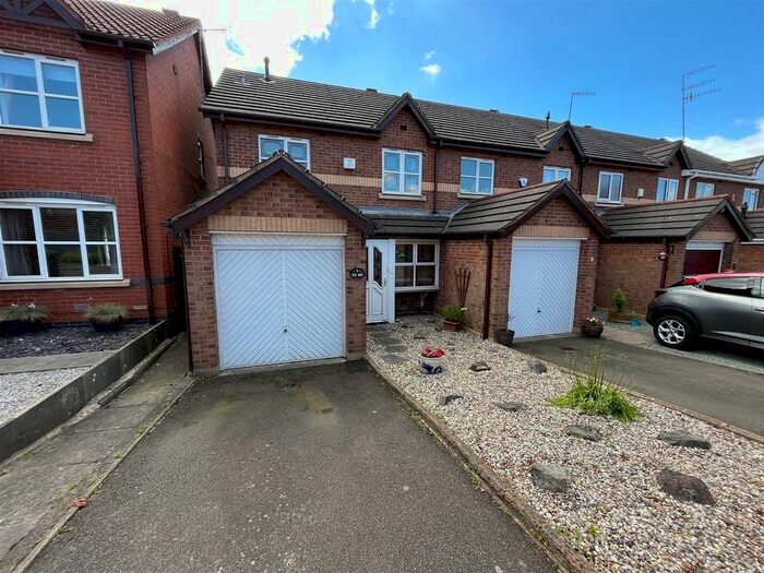 3 Bedroom Property To Rent In Amphletts Close, Netherton, Dudley, DY2