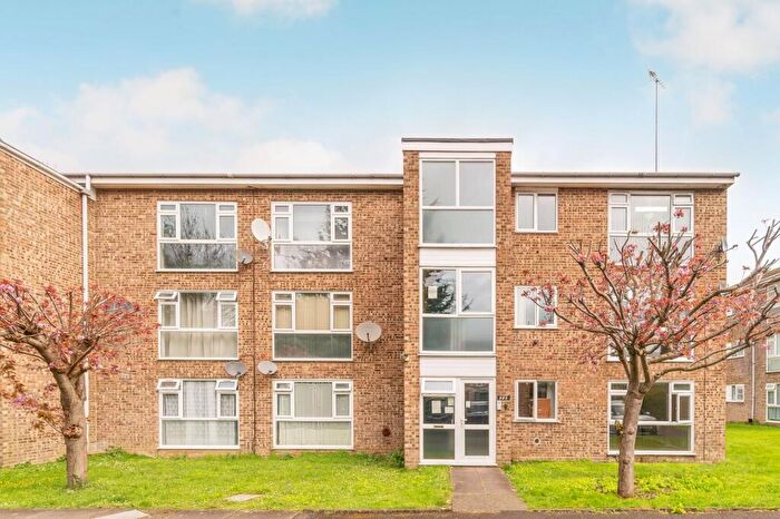 2 Bedroom Flat To Rent In Jengar Close, Sutton, SM1