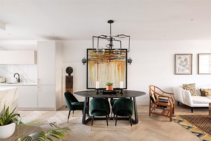 4 Bedroom Flat For Sale In Queen's Court, London, W2