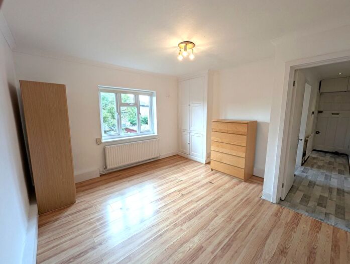 4 Bedroom Flat To Rent In Canada Road, Acton, W3