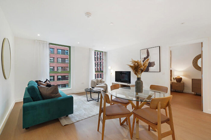 2 Bedroom Apartment To Rent In Guild Point, B5